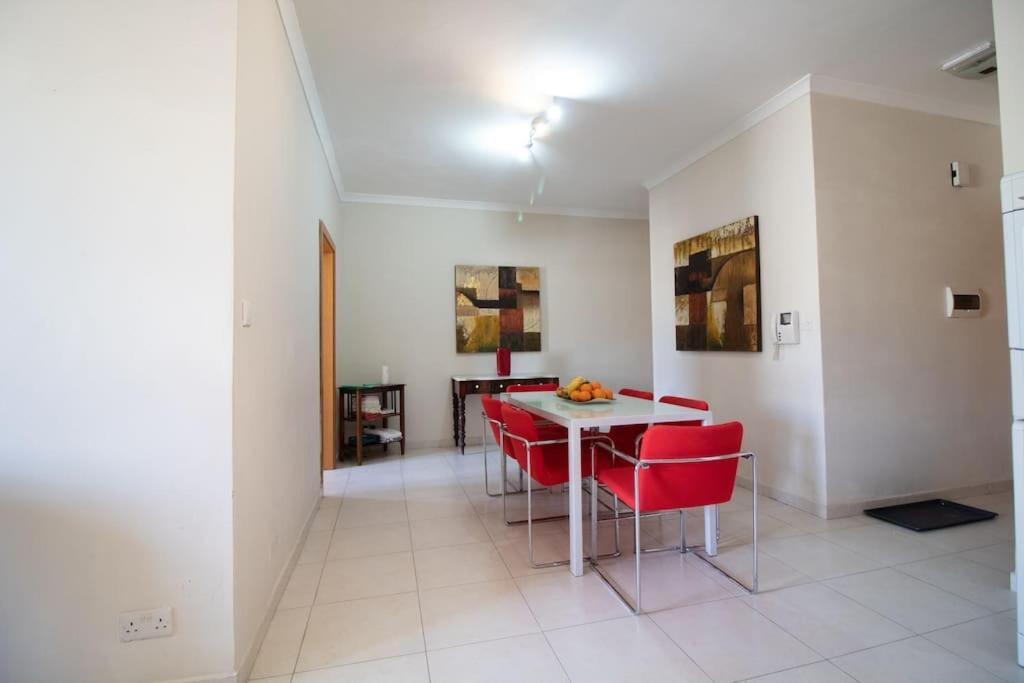 Modern Apt In The Heart Of Maltese Nightlife Сент Джулианс Экстерьер фото