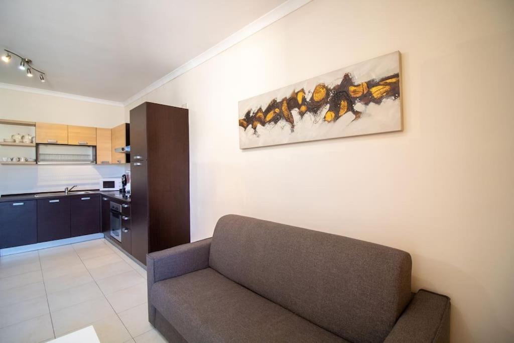 Modern Apt In The Heart Of Maltese Nightlife Сент Джулианс Экстерьер фото