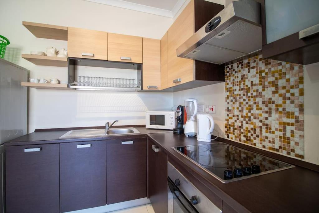 Modern Apt In The Heart Of Maltese Nightlife Сент Джулианс Экстерьер фото