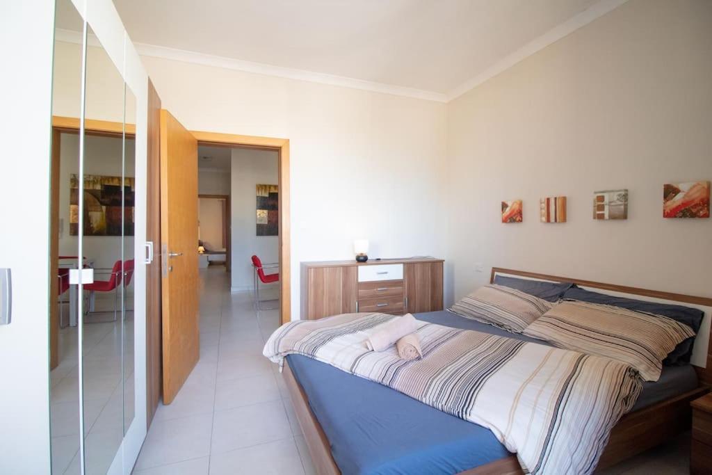 Modern Apt In The Heart Of Maltese Nightlife Сент Джулианс Экстерьер фото