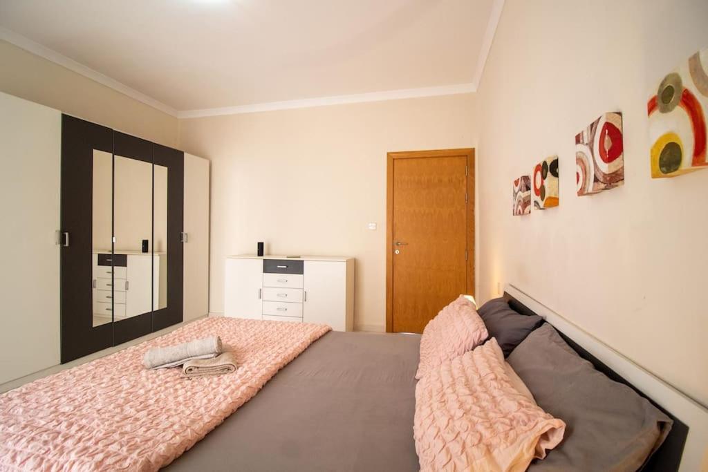Modern Apt In The Heart Of Maltese Nightlife Сент Джулианс Экстерьер фото