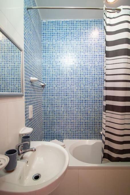 Modern Apt In The Heart Of Maltese Nightlife Сент Джулианс Экстерьер фото